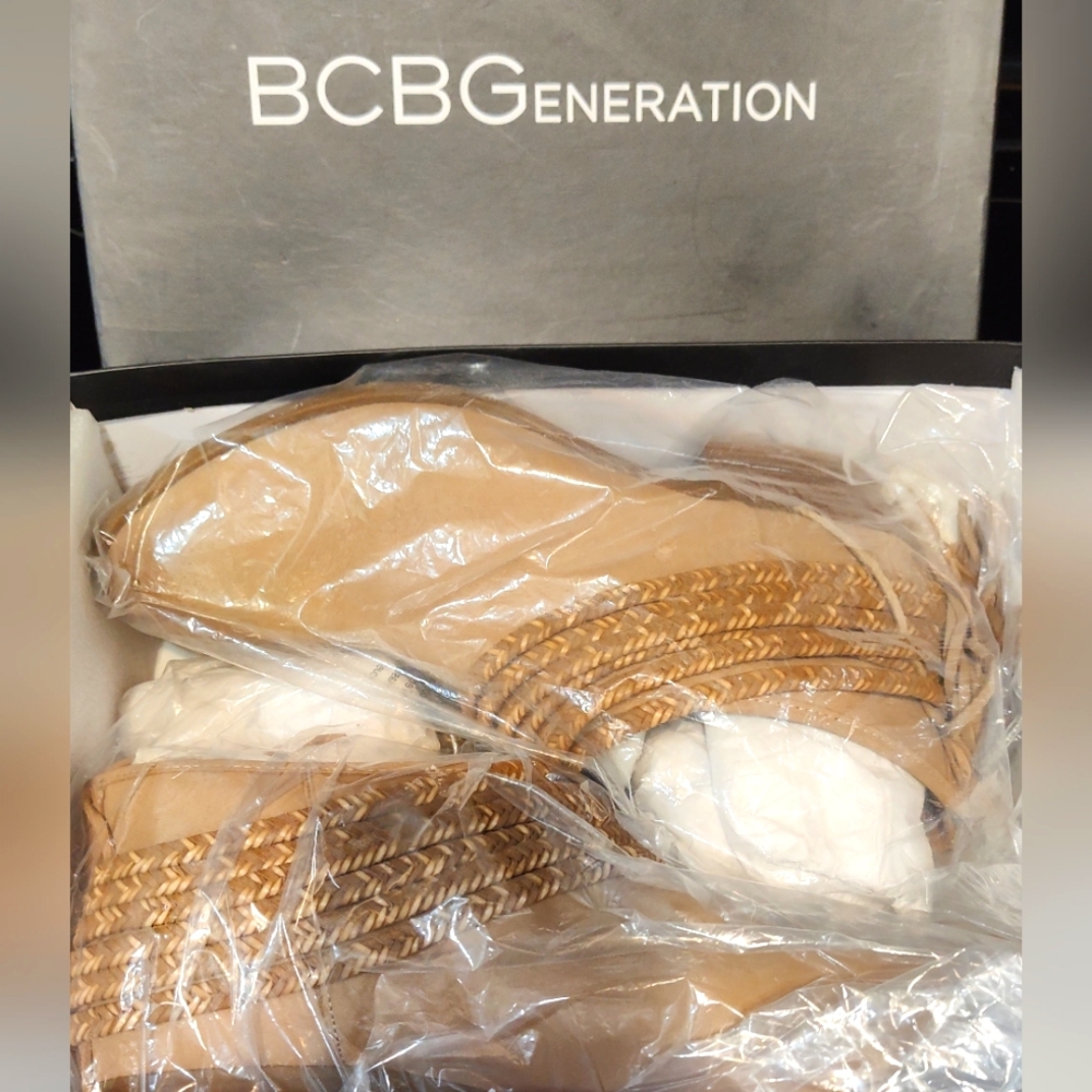 BCBG generation Craftee booties 9.5M new in box - Picture 2 of 7